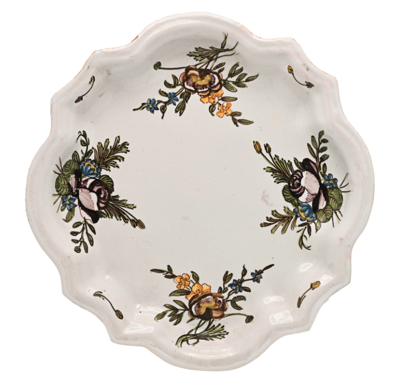 Paper plate of die cut scalloped moustiers in floral 