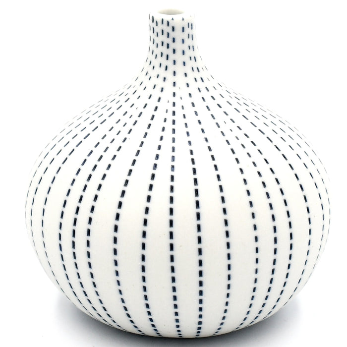 Wo 26 Porcelain Bud Vase