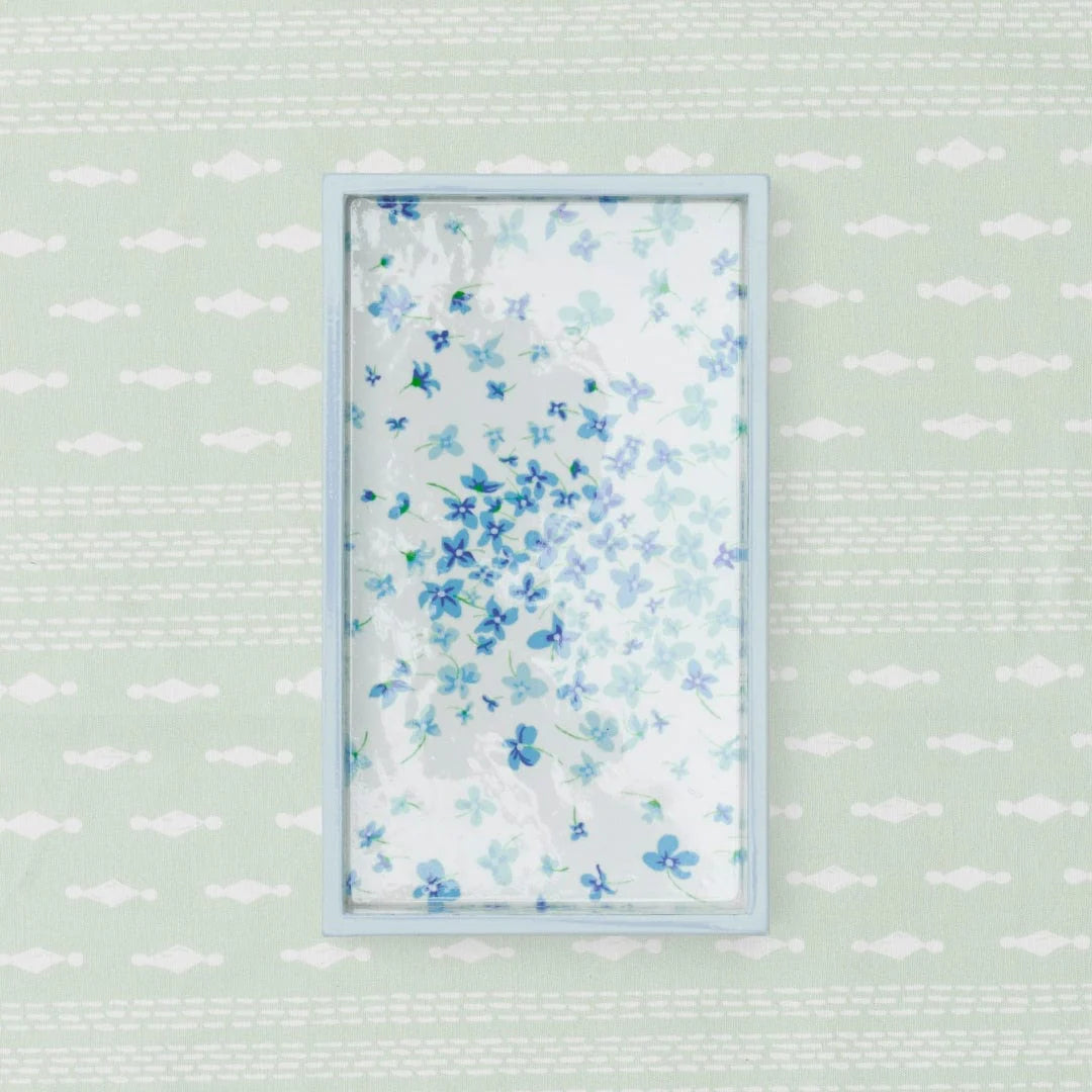 floral napkin holder with green background